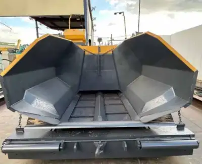 Used Caterpillar AP600E Asphalt Paver photo 4