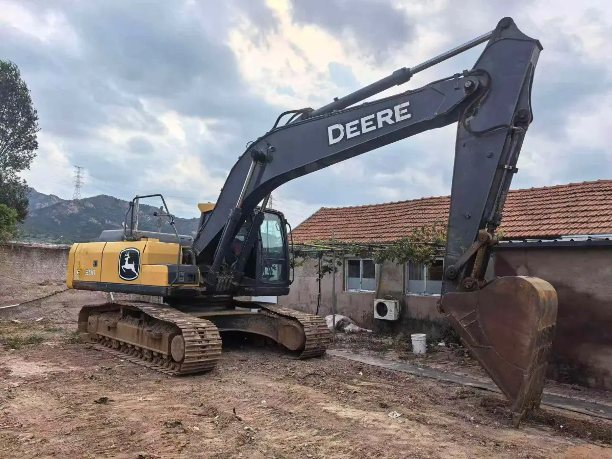 Used John Deere 210 Excavator photo 1