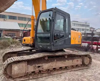 Used Hyundai 225LC-7 Excavator photo 8