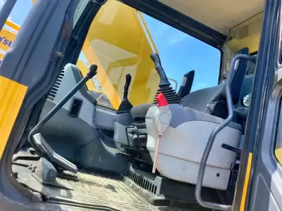 Used Komatsu PC270 Excavator photo 3