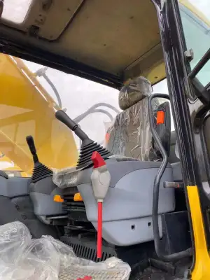 Used Komatsu PC200-7 Excavator photo 6