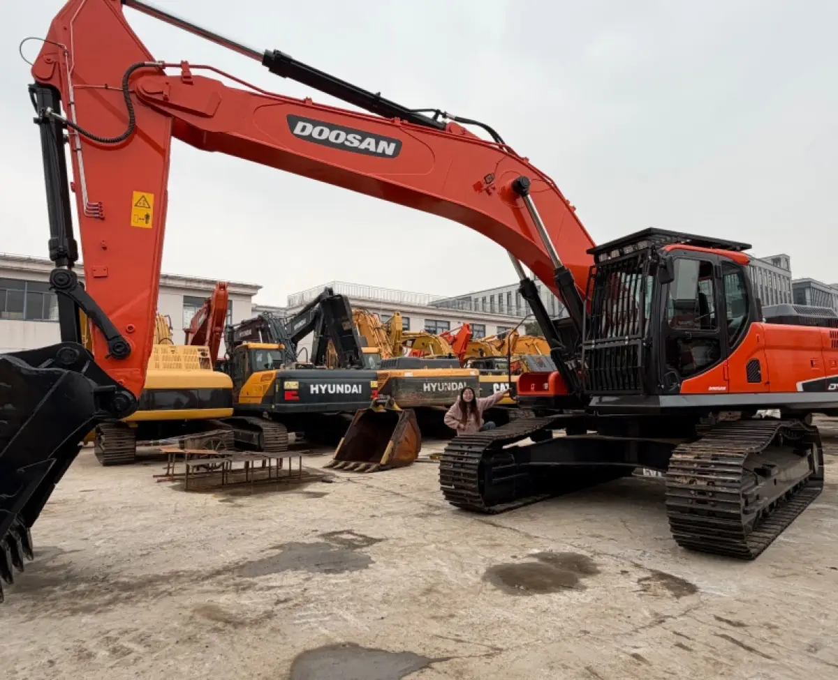 Used Doosan 380 Excavator photo 1