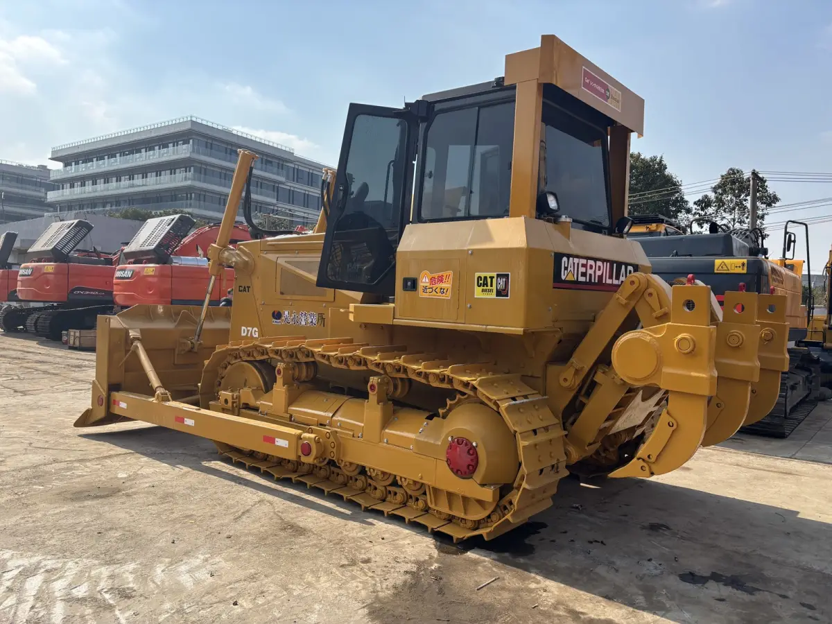 Used Caterpillar D7 Bulldozer photo 1