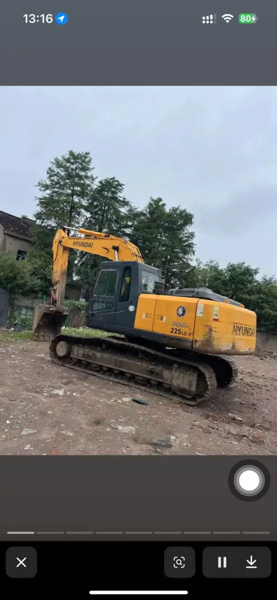 Used Hyundai 225LC-7 Excavator photo 1