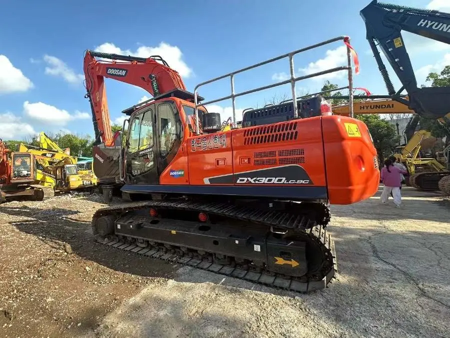Used Doosan DX300LC Excavator photo 1