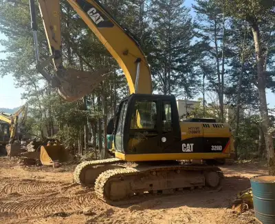 Used Caterpillar 320D Excavator photo 2