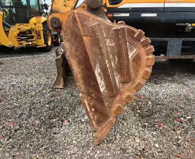 Used Hyundai 210W-9 Excavator photo 2