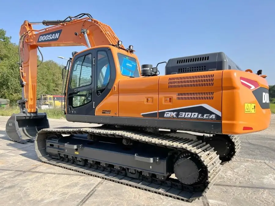 Used Doosan DX300LC Excavator photo 1