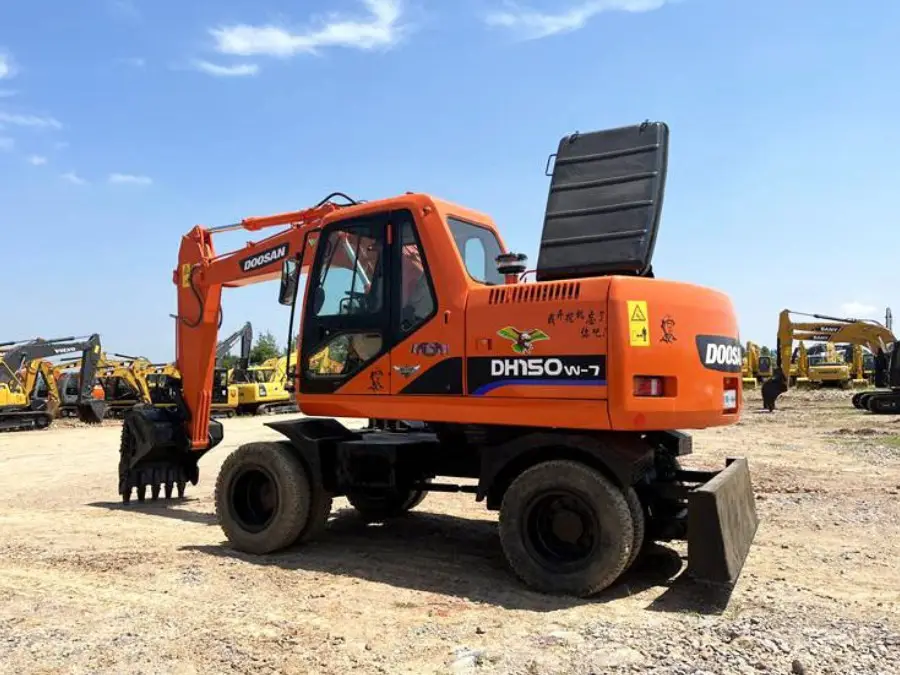 Used Doosan DH150W Wheeled Excavator photo 1