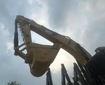 Used Caterpillar 323D2L Excavator photo 4