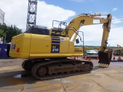 Used Komatsu PC210-11 Excavator photo 2