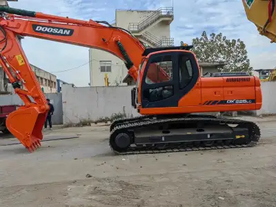 Used Doosan DX225 Excavator photo 2