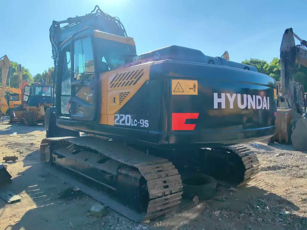 Used Hyundai 220 Excavator photo 1