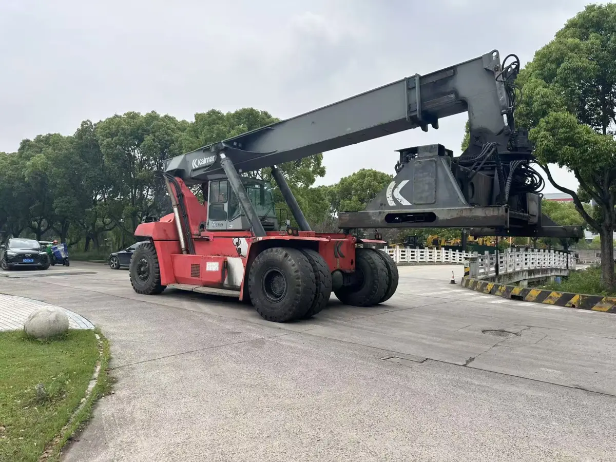 Used Kalmar 45Ton Reach Stacker photo 1