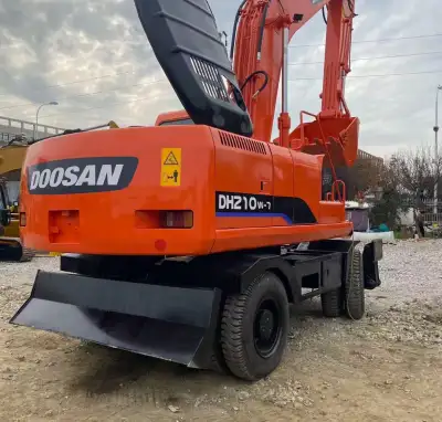 Used Doosan DH210W Excavator photo 2