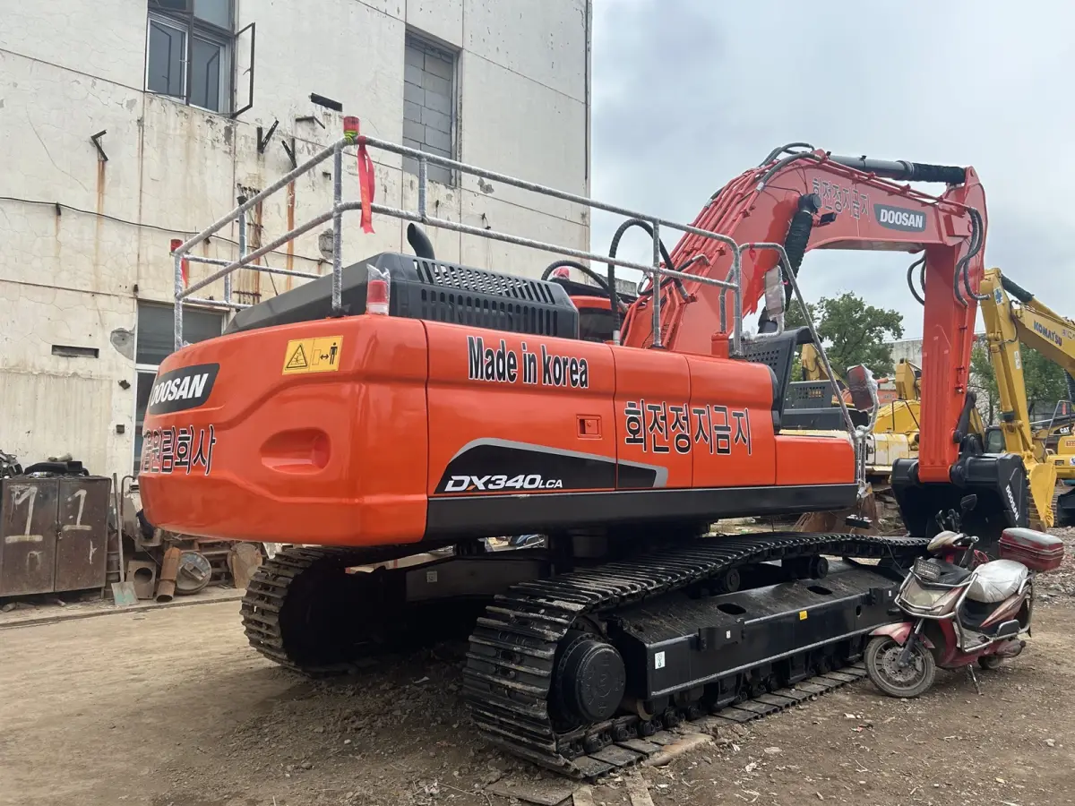 Used Doosan 340 Excavator photo 1