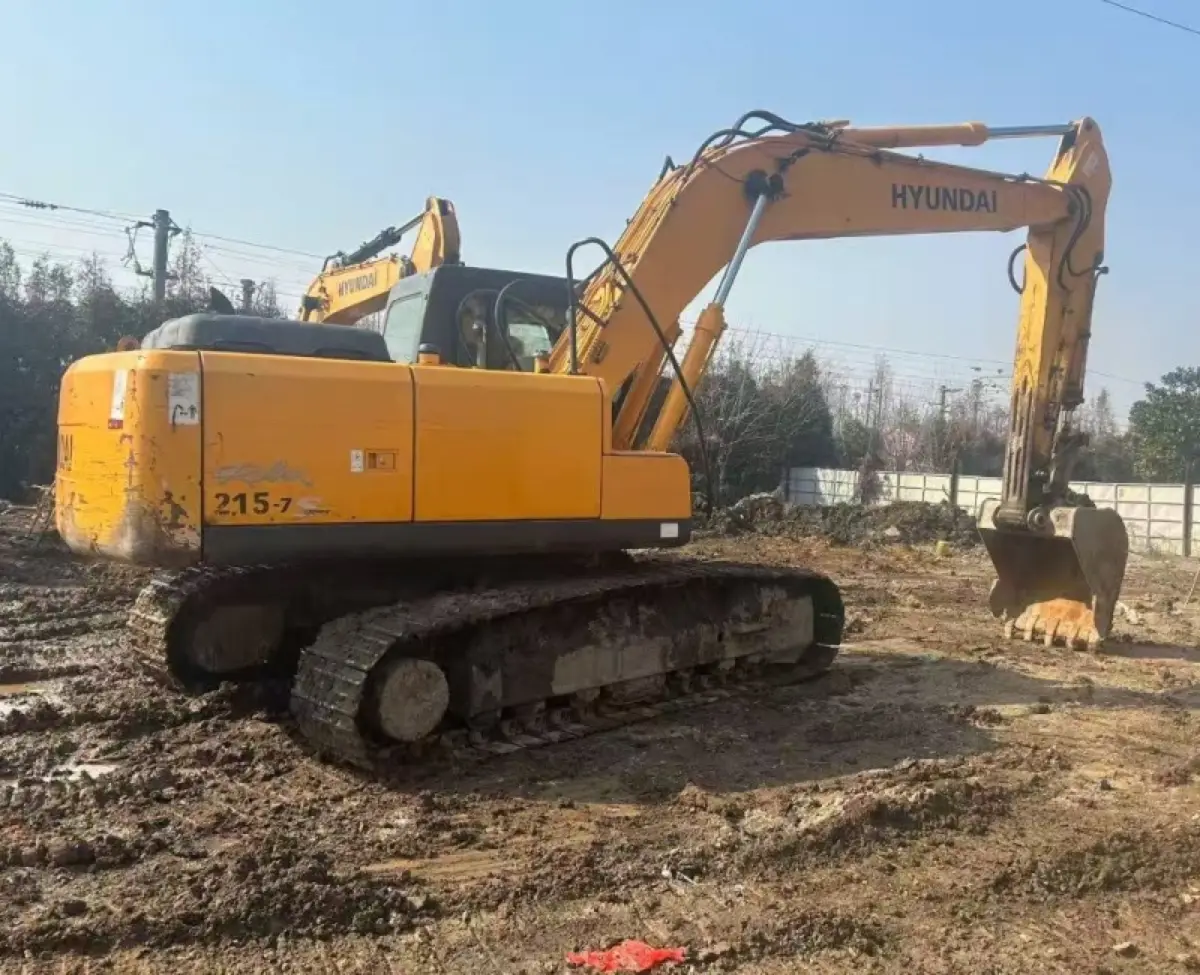 Used Hyundai R215-7 Excavator photo 1