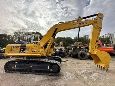 Used Komatsu PC220-8 Excavator photo 4