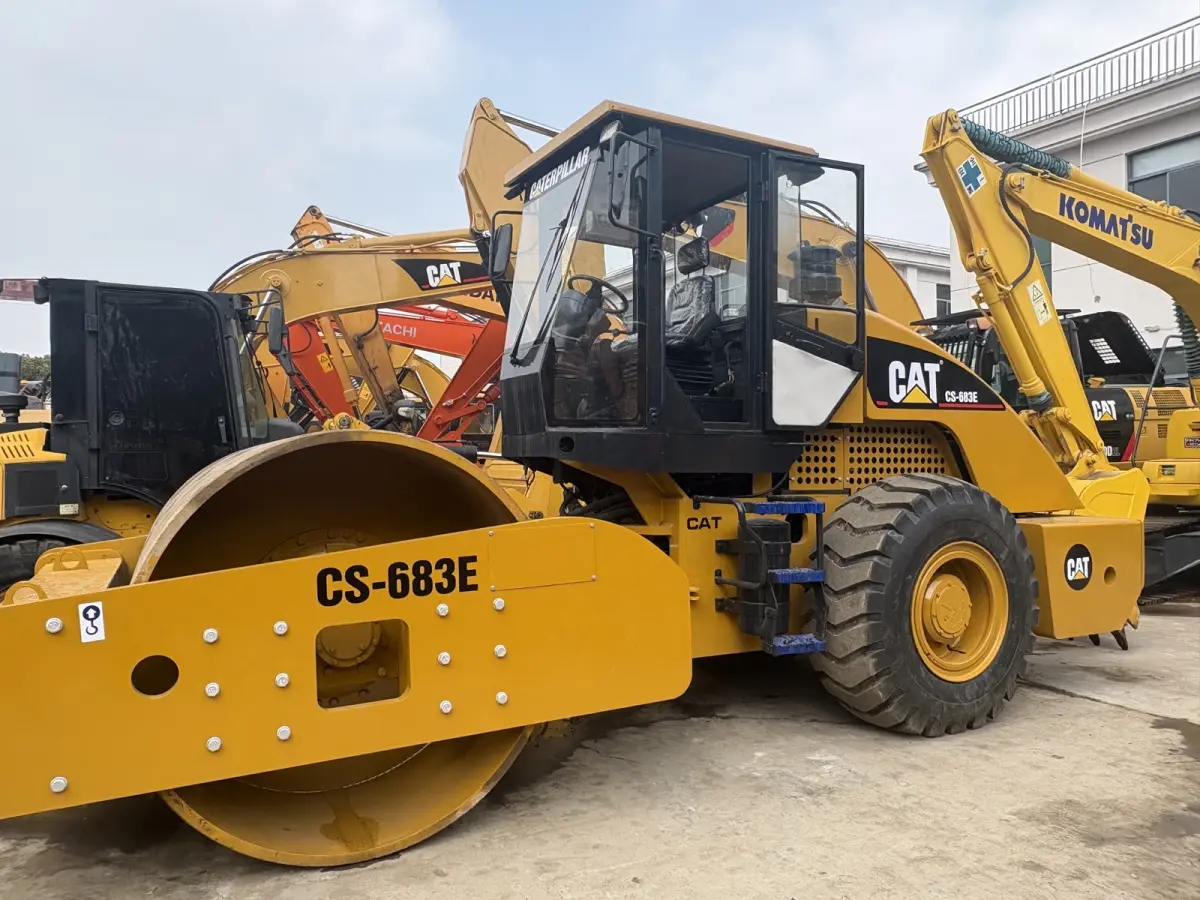 Used Caterpillar Road Roller photo 1