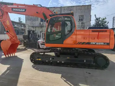 Used Doosan DX225 Excavator photo 2
