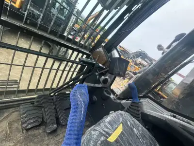 Used Hyundai 300LC-9S Excavator photo 4