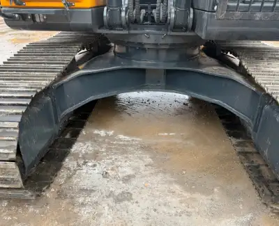 Used Hyundai 220 Excavator photo 3