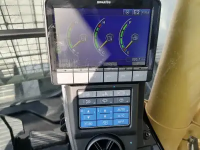 Used Komatsu PC210-10 Excavator photo 5