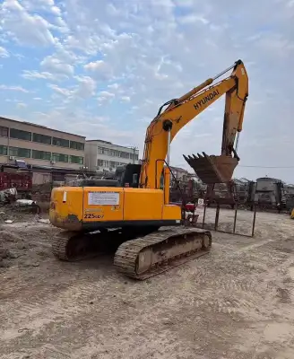 Used Hyundai 225LC-7 Excavator photo 2