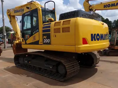 Used Komatsu PC200-11 Excavator photo 2