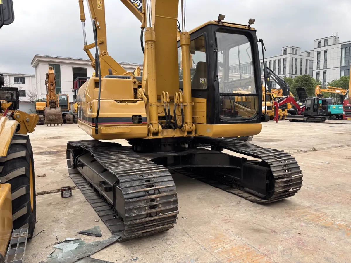 Used Caterpillar 320B Excavator photo 1