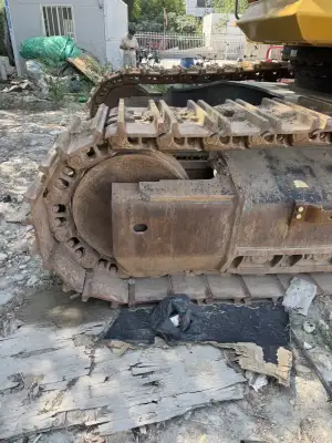 Used Komatsu 460 Excavator photo 4
