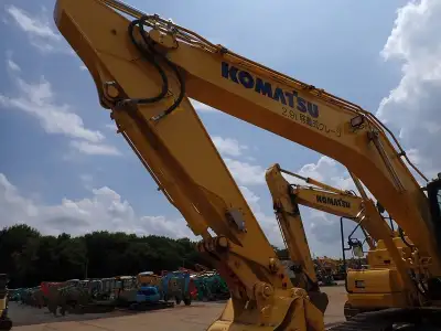 Used Komatsu PC200-11 Excavator photo 8