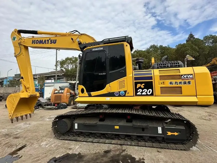 Used Komatsu PC220-8 Excavator photo 1