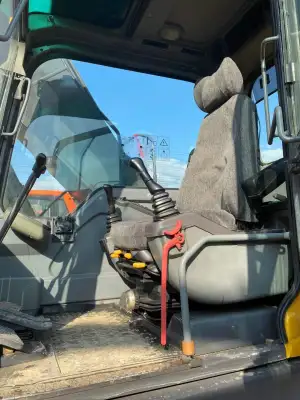 Used Volvo EC200D Excavator photo 6