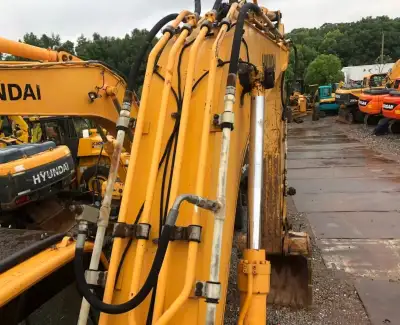 Used Hyundai 210W-9 Excavator photo 11