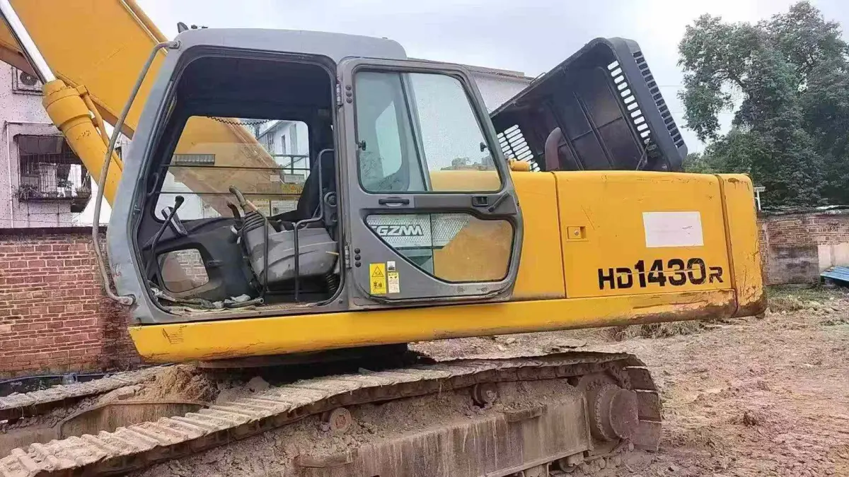 Used Kato 1430 Excavator photo 1