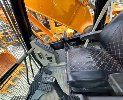 Used Hyundai 305LC-7 Excavator photo 6