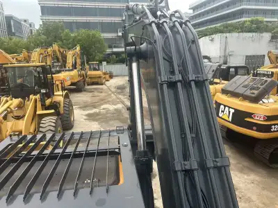 Used Hyundai 225LC-9S Excavator photo 3