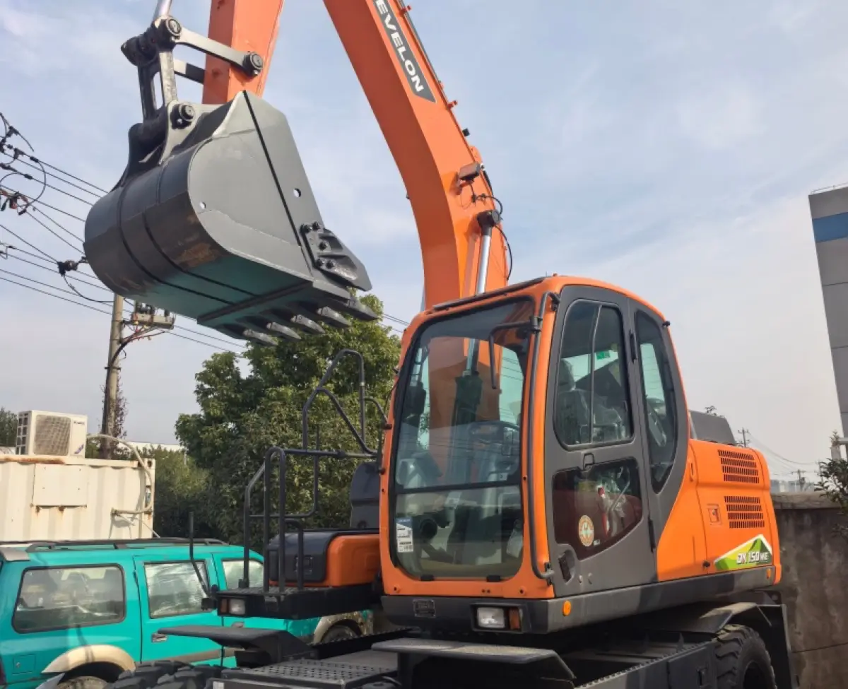 Used Doosan DX150WE Excavator photo 1