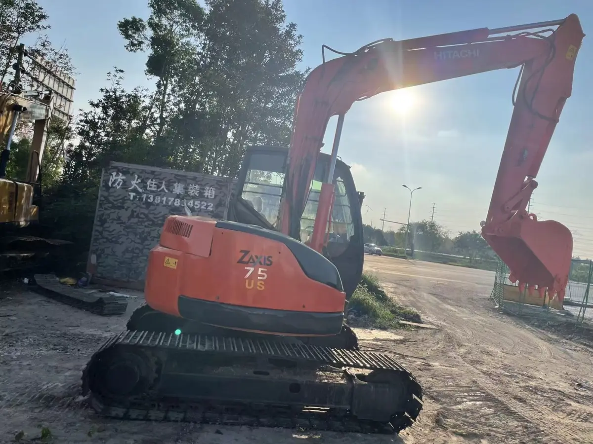 Used Hitachi 75 Mini Excavator photo 1