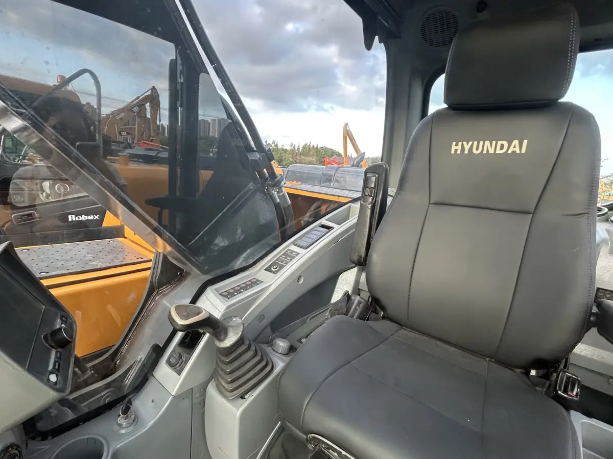 Used Hyundai 220LC-9S Excavator photo 1
