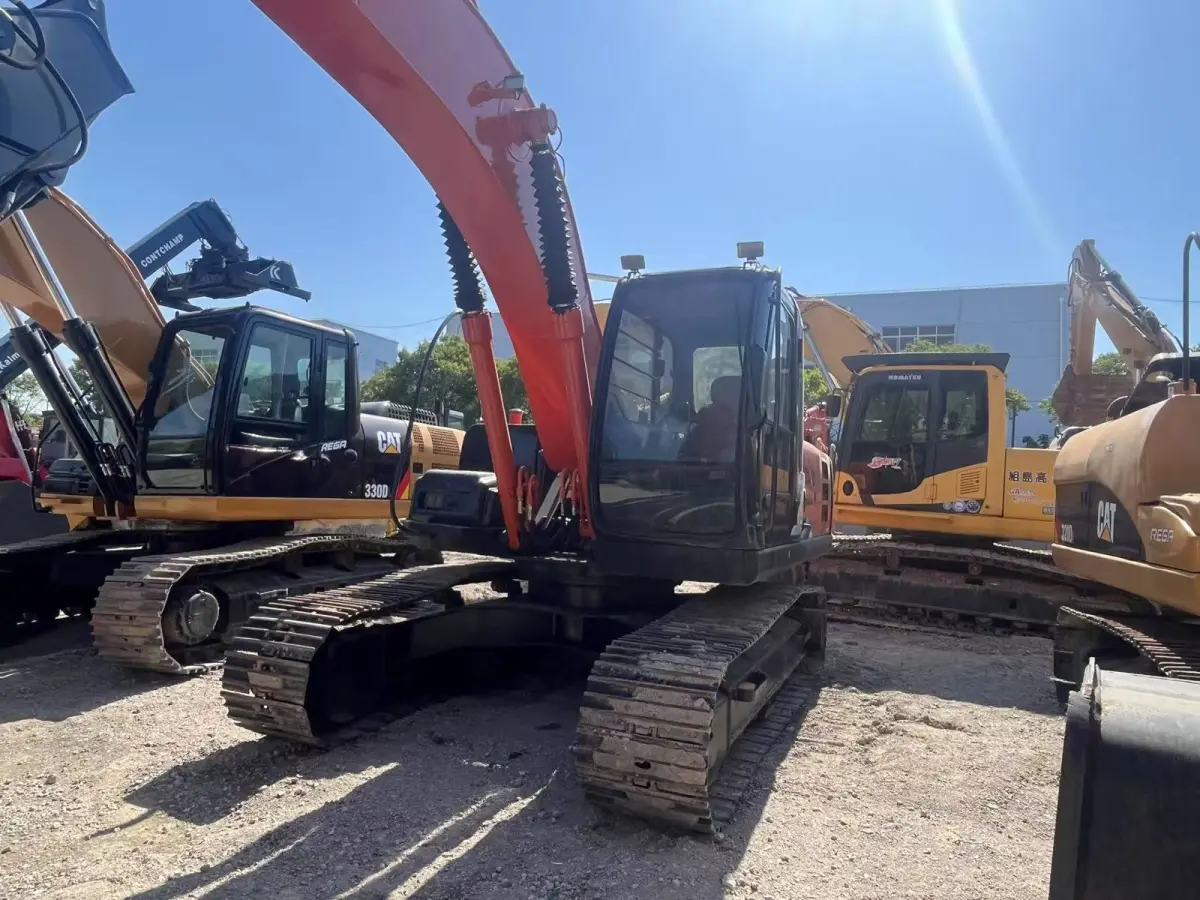Used Hitachi 200 Excavator photo 1