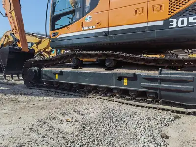 Used Hyundai 305 Excavator photo 4