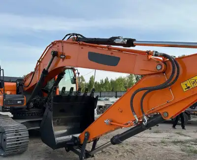Used Doosan 260 Excavator photo 3