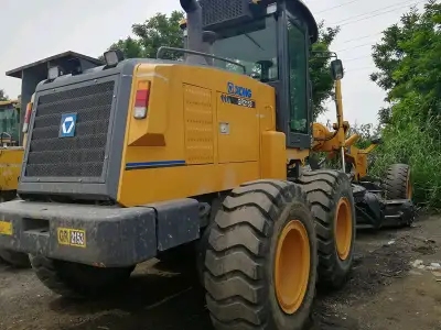 Used XCMG GR215 Motor Grader photo 2