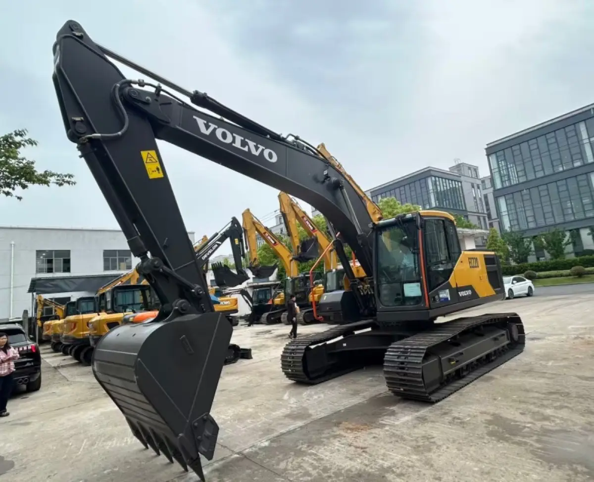 Used Volvo EC220 Excavator photo 1