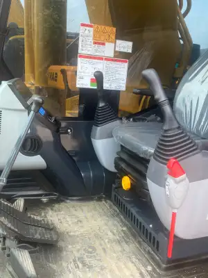 Used Komatsu PC400-8R Excavator photo 8