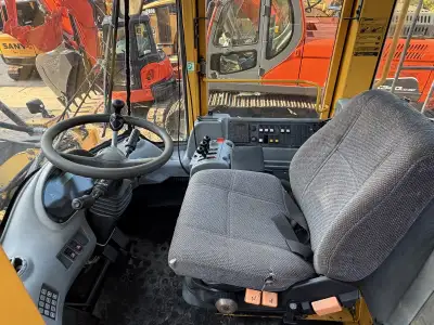 Used Volvo L180E Wheel Loader photo 3