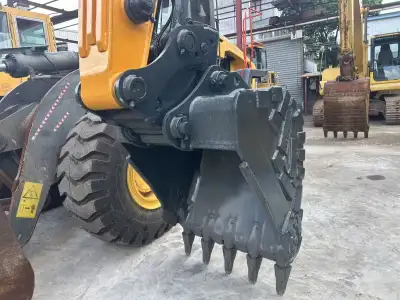 Used Hyundai 210W-9 Excavator photo 11