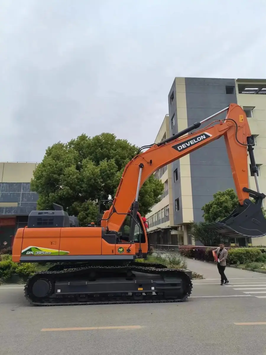 Used Doosan DX305 Excavator photo 1
